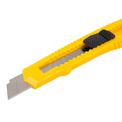 80136 Нож канцелярский со стальным многосекционным лезвием в пластиковом корпусе, ширина лезвия 18 мм